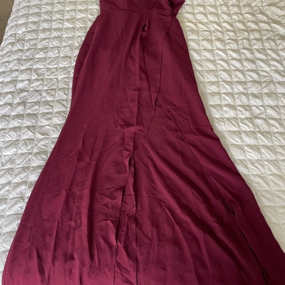 Dress the Poplulation burgundy Kai ruffle open slit maxi dress - Picture 5 of 12